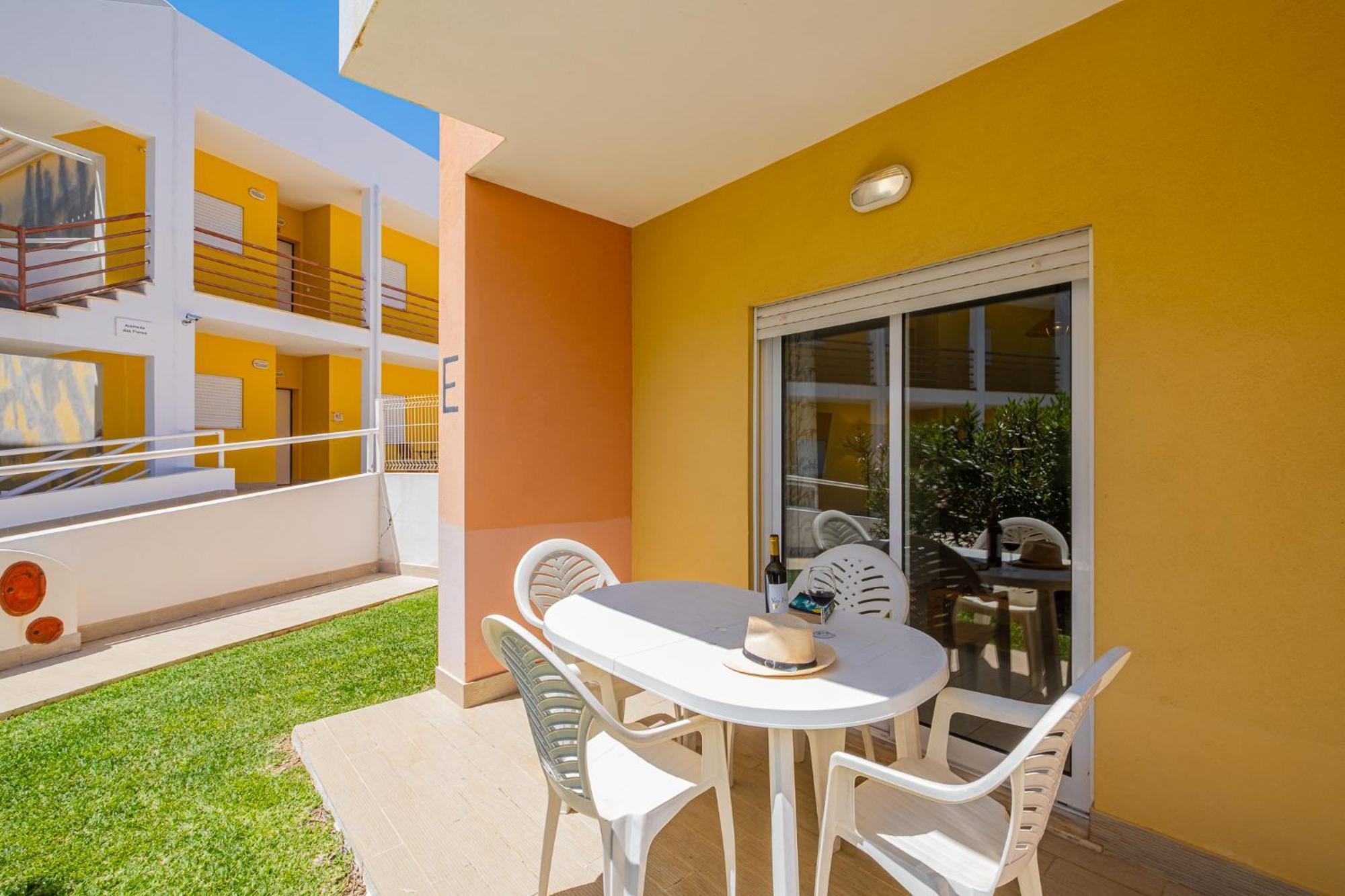 Pool&beach In Encosta De Sao Jose Apartment