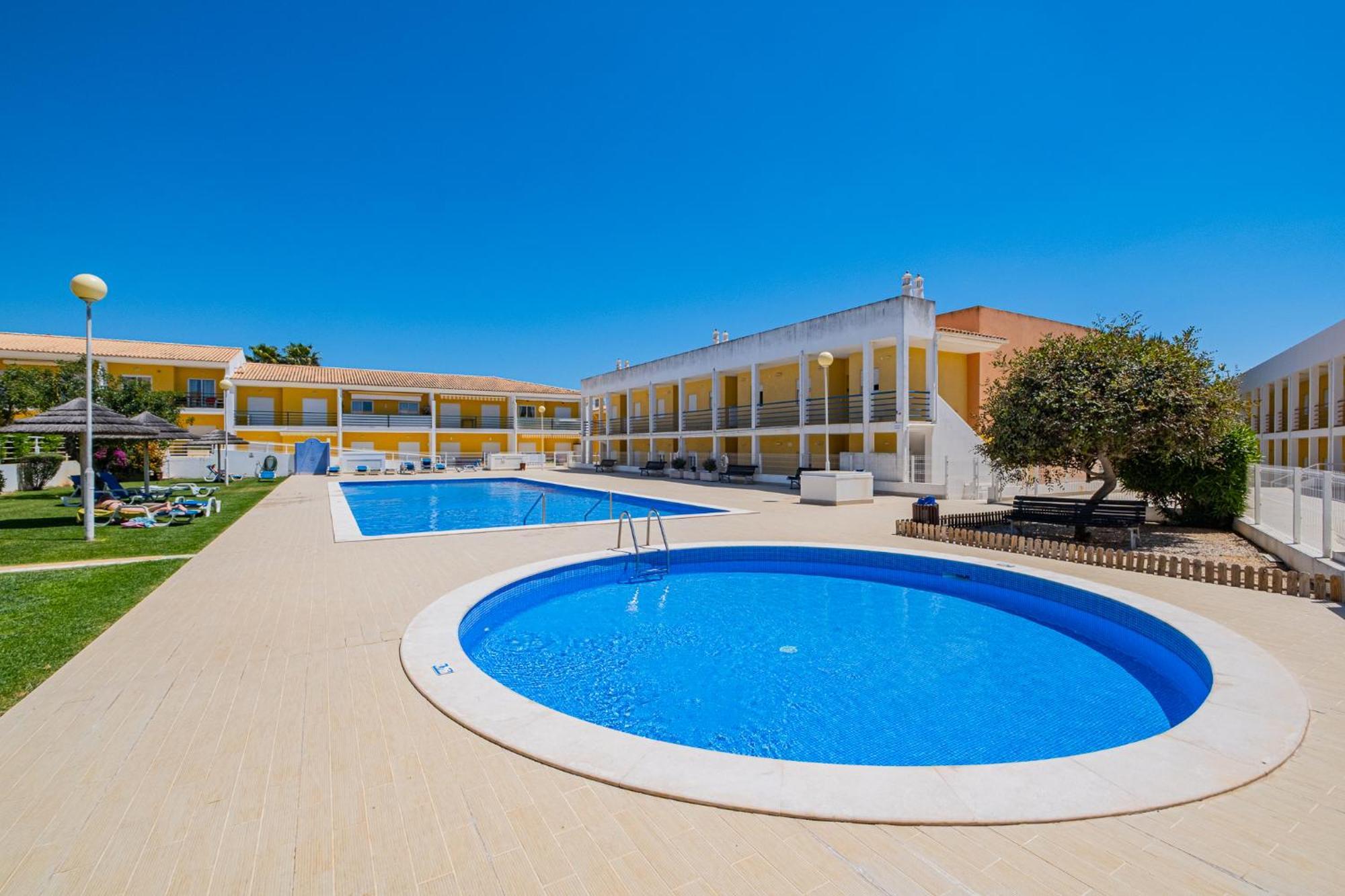 Pool&beach In Encosta De São José